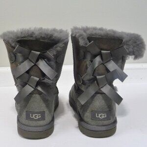 UGG BAILEY BOW II GRAY SUEDE BOOTS